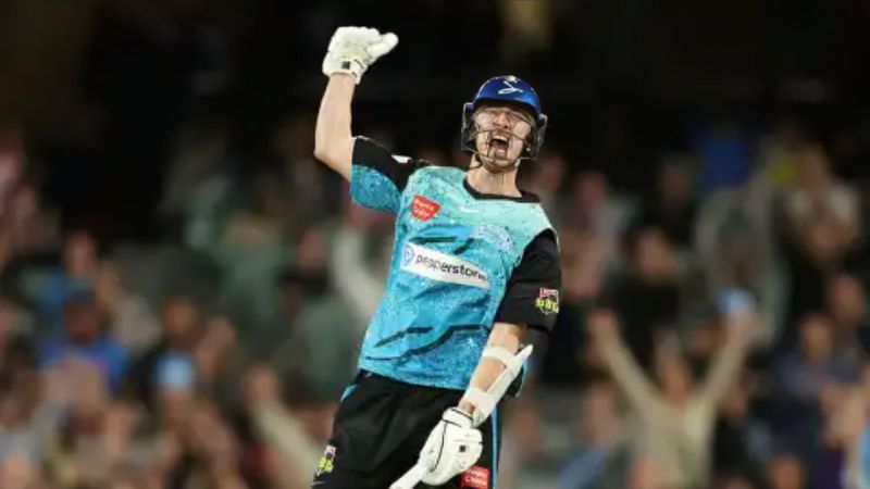 Players with the Most Runs in BBL 2023/24 - after the 33rd Match